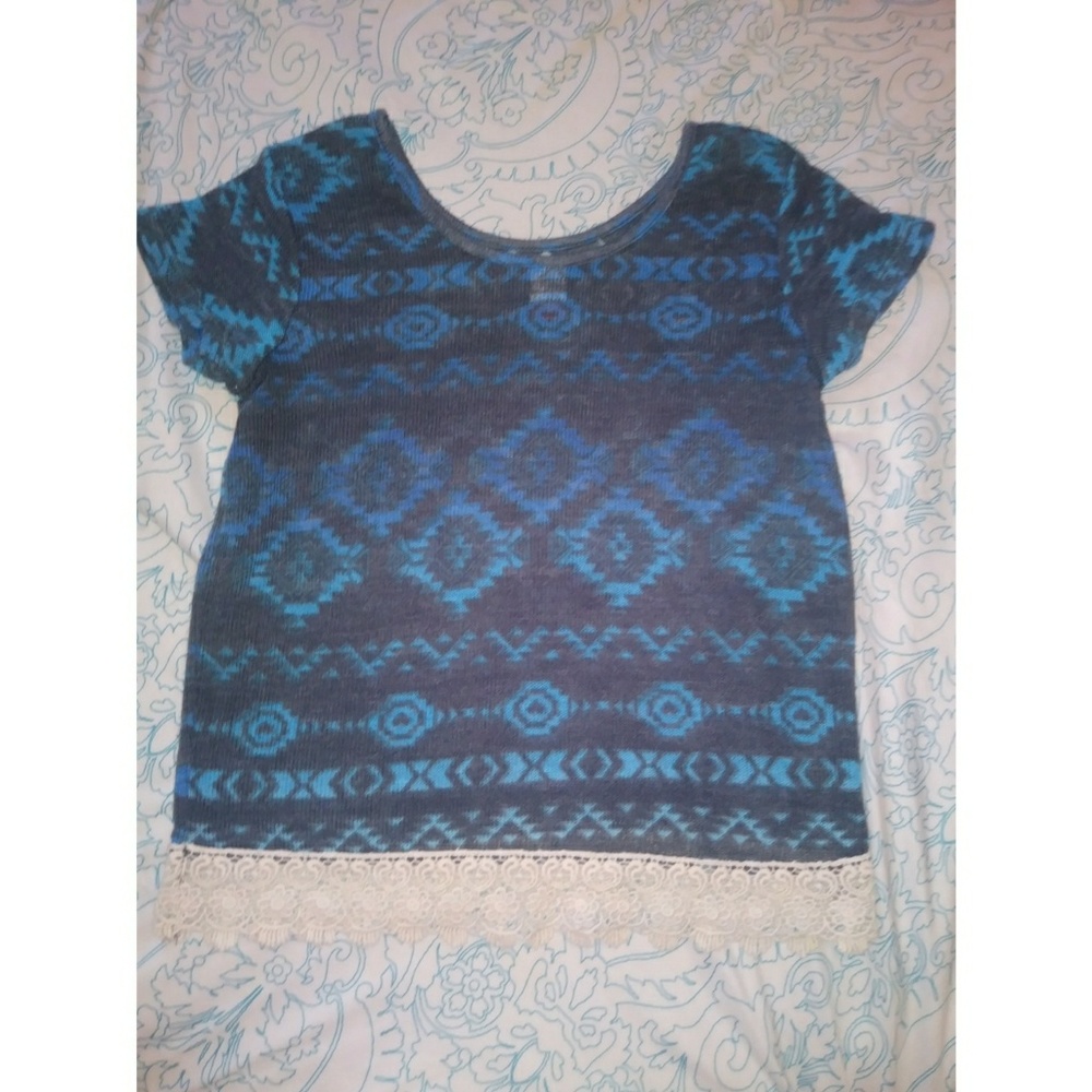 Cute Aztec top - Picture 5 of 8